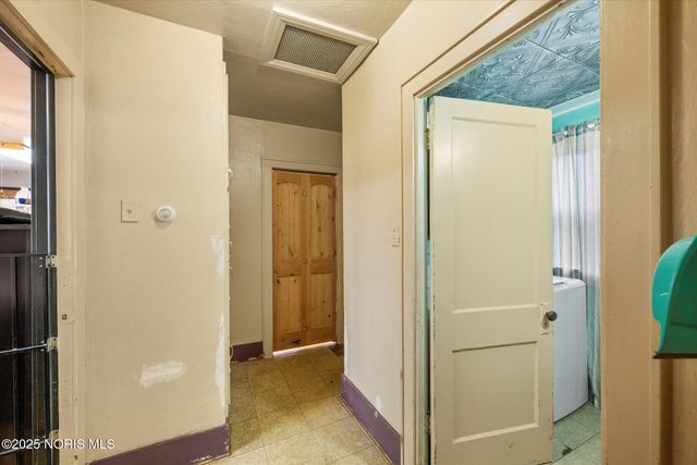 1861 Tremainsville Road, Toledo, OH 43613