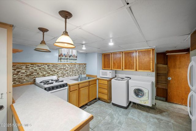 1861 Tremainsville Road, Toledo, OH 43613