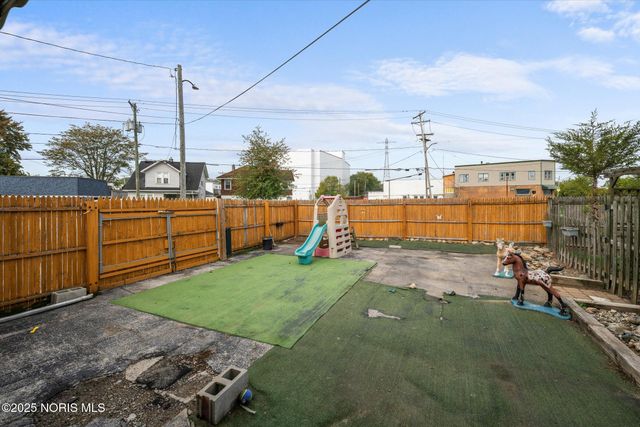 1861 Tremainsville Road, Toledo, OH 43613