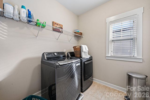 2319 Lochview Street, Pineville, NC 28134