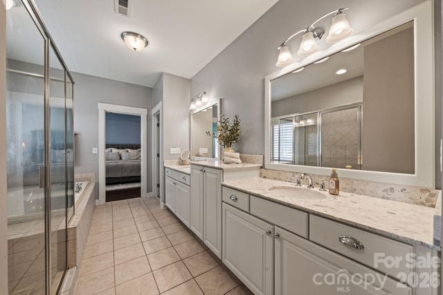2319 Lochview Street, Pineville, NC 28134
