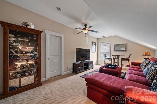 2319 Lochview Street, Pineville, NC 28134