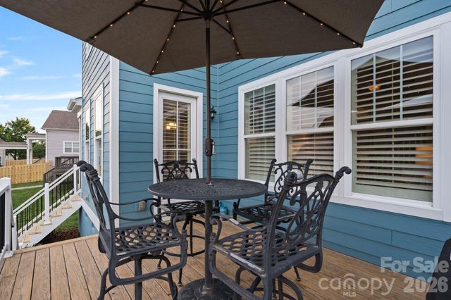 2319 Lochview Street, Pineville, NC 28134
