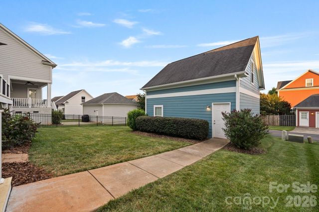 2319 Lochview Street, Pineville, NC 28134