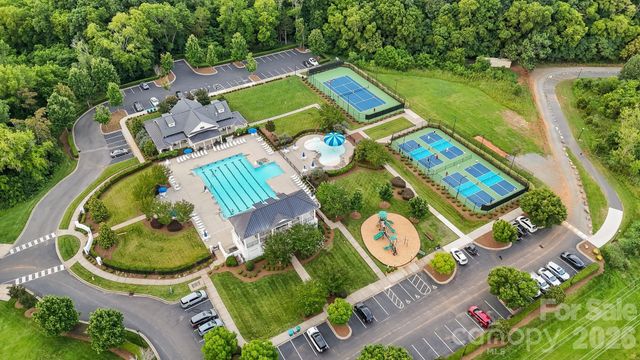 2319 Lochview Street, Pineville, NC 28134