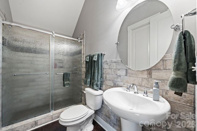 2319 Lochview Street, Pineville, NC 28134