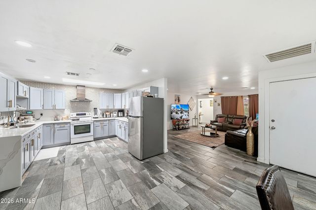 8117 W ELM Street, Phoenix, AZ 85033