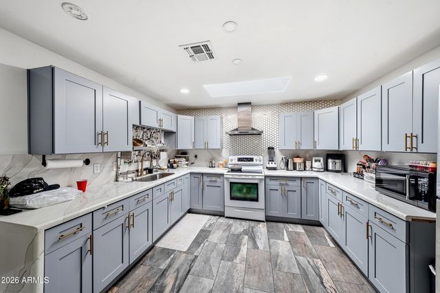 8117 W ELM Street, Phoenix, AZ 85033