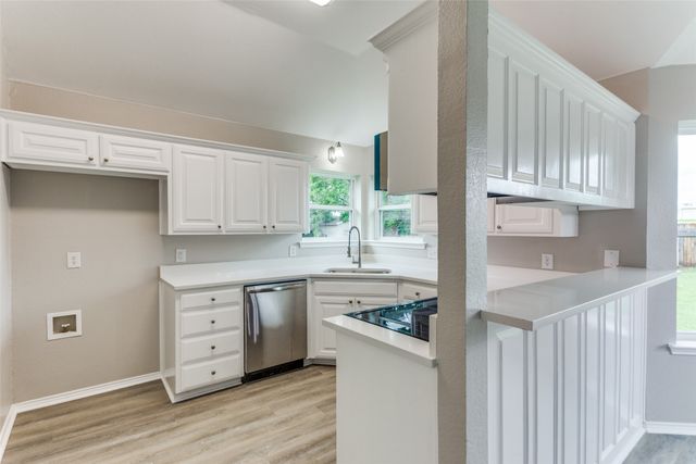 1001 Rolling Meadows Drive, Burleson, TX 76028