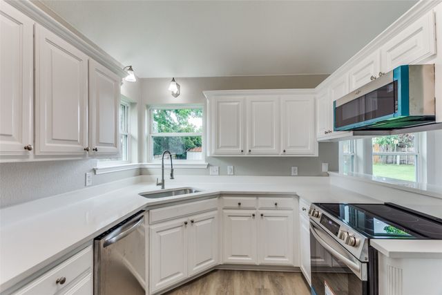 1001 Rolling Meadows Drive, Burleson, TX 76028