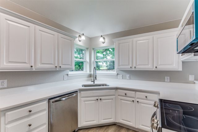 1001 Rolling Meadows Drive, Burleson, TX 76028