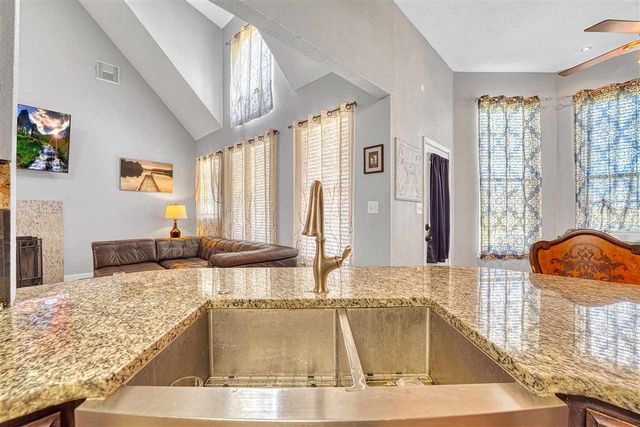 130 Stardust Cir, Walters, OK 73572