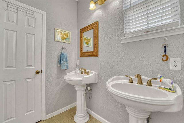 130 Stardust Cir, Walters, OK 73572