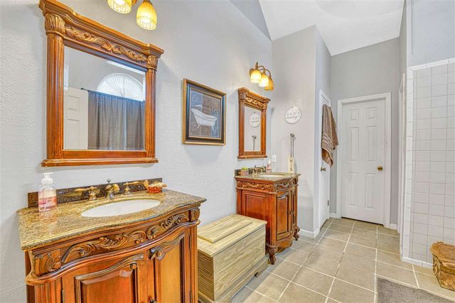 130 Stardust Cir, Walters, OK 73572