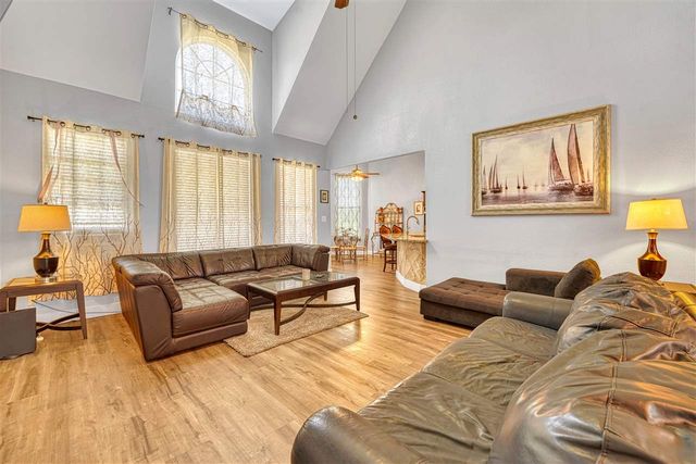 130 Stardust Cir, Walters, OK 73572