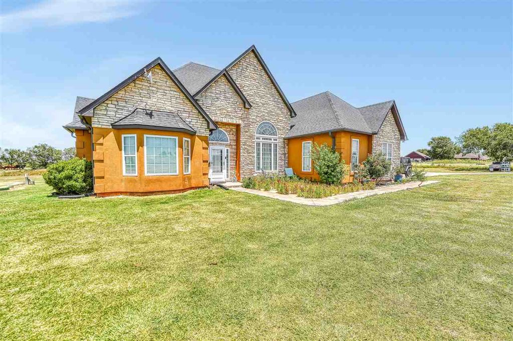 130 Stardust Cir, Walters, OK 73572