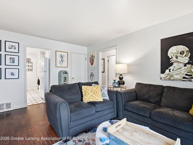 820 S Dexter Drive, Lansing, MI 48910