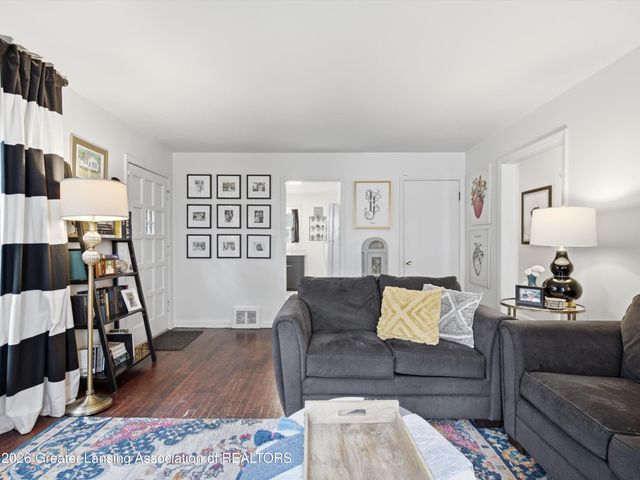 820 S Dexter Drive, Lansing, MI 48910