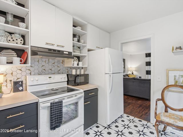 820 S Dexter Drive, Lansing, MI 48910