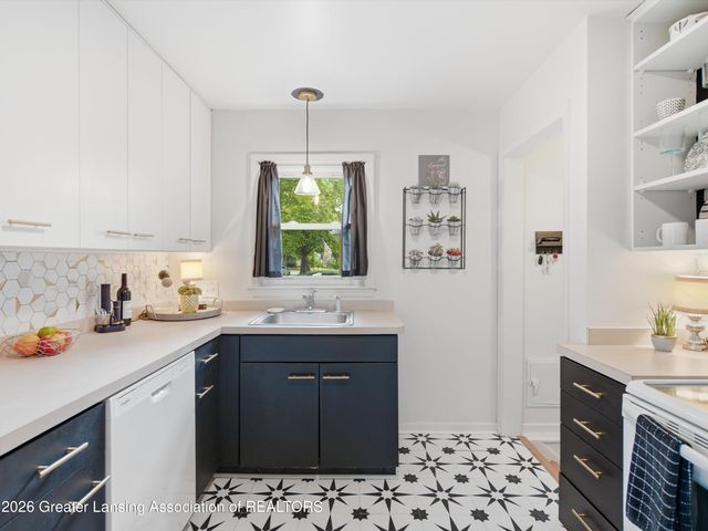 820 S Dexter Drive, Lansing, MI 48910