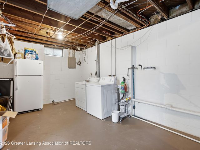 820 S Dexter Drive, Lansing, MI 48910