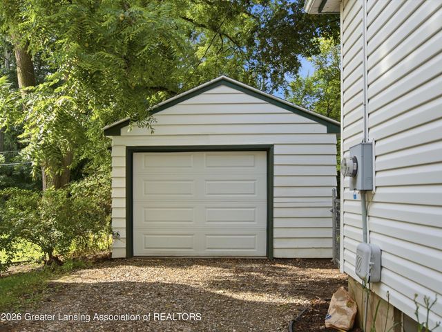 820 S Dexter Drive, Lansing, MI 48910