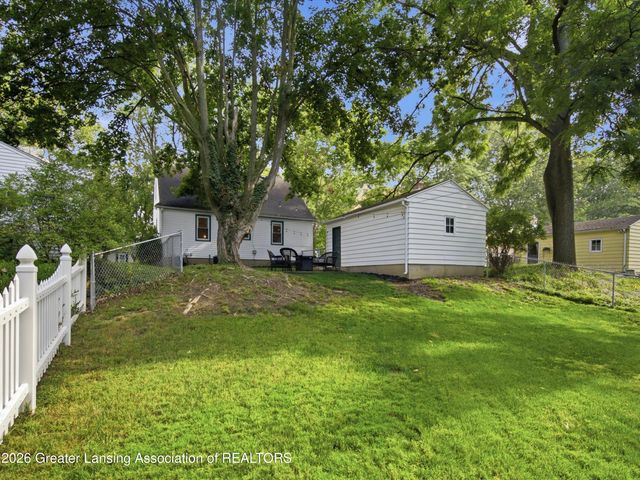 820 S Dexter Drive, Lansing, MI 48910