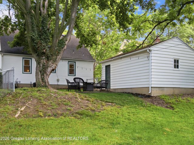 820 S Dexter Drive, Lansing, MI 48910
