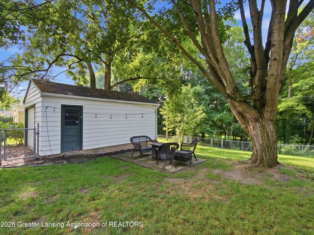 820 S Dexter Drive, Lansing, MI 48910