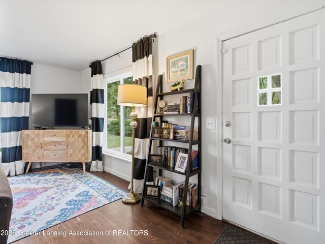 820 S Dexter Drive, Lansing, MI 48910