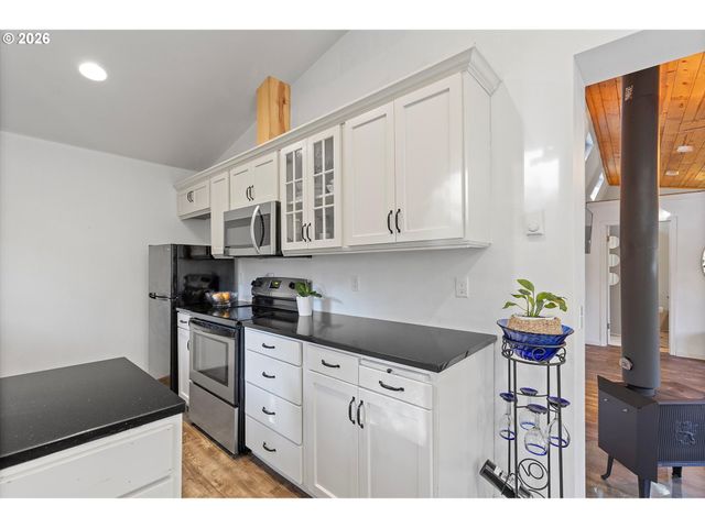 15 Ne KEENE Ave, Depoe Bay, OR 97341