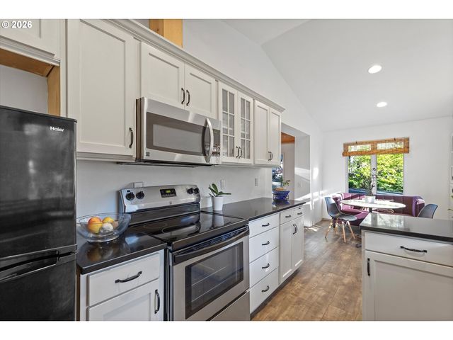 15 Ne KEENE Ave, Depoe Bay, OR 97341