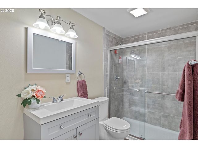 15 Ne KEENE Ave, Depoe Bay, OR 97341