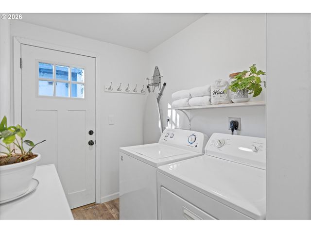 15 Ne KEENE Ave, Depoe Bay, OR 97341