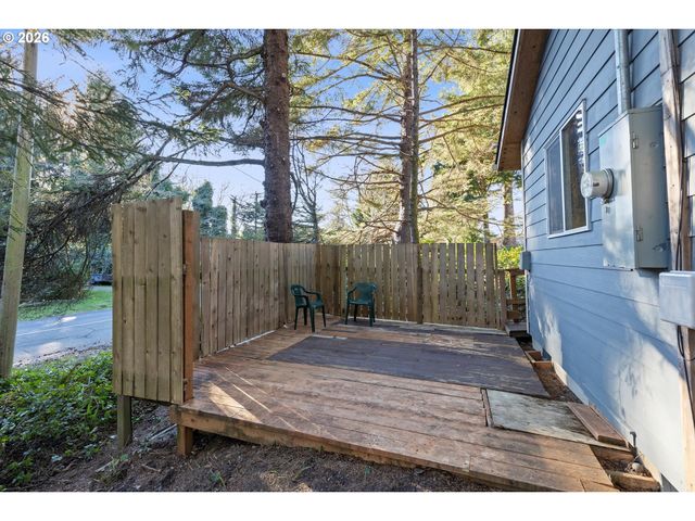 15 Ne KEENE Ave, Depoe Bay, OR 97341