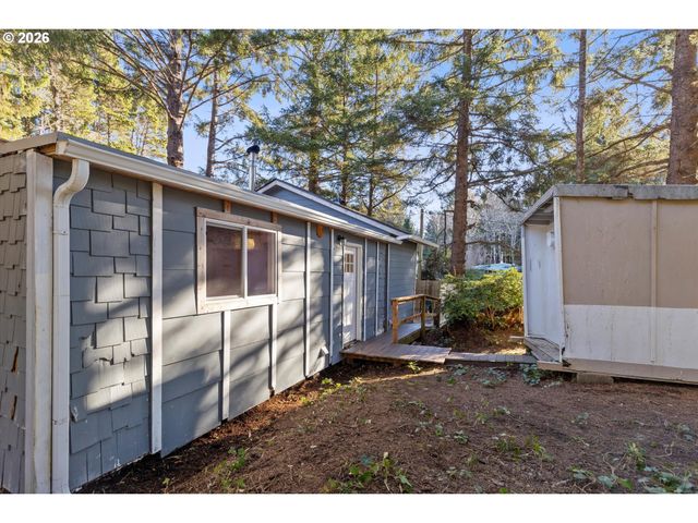 15 Ne KEENE Ave, Depoe Bay, OR 97341