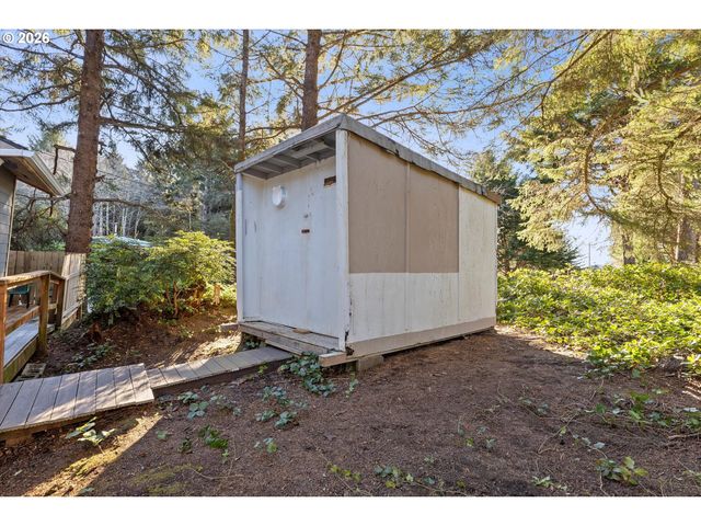 15 Ne KEENE Ave, Depoe Bay, OR 97341