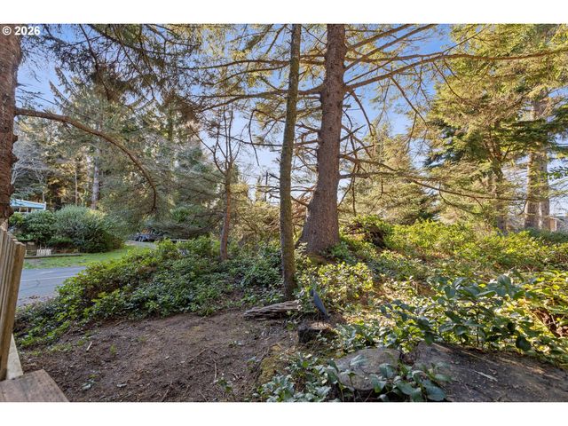 15 Ne KEENE Ave, Depoe Bay, OR 97341