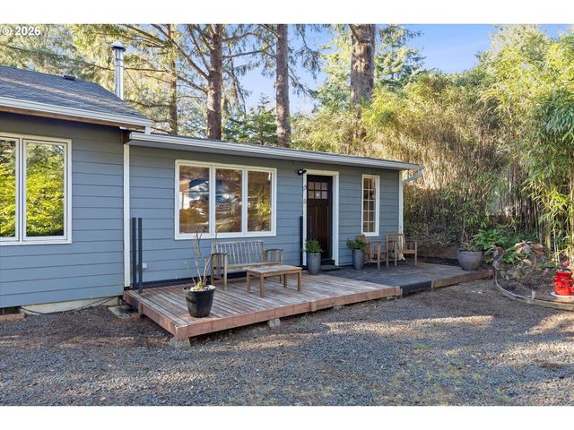 15 Ne KEENE Ave, Depoe Bay, OR 97341