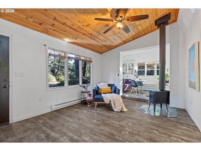 15 Ne KEENE Ave, Depoe Bay, OR 97341