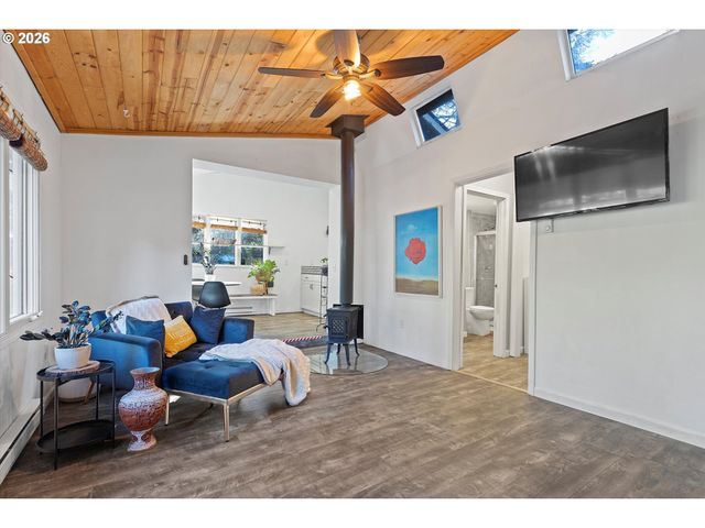 15 Ne KEENE Ave, Depoe Bay, OR 97341