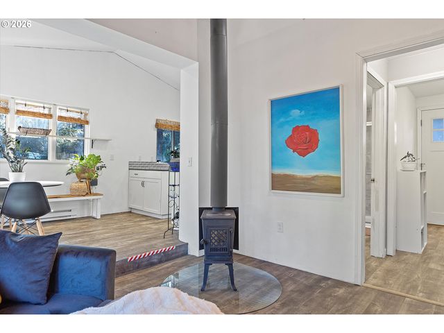 15 Ne KEENE Ave, Depoe Bay, OR 97341