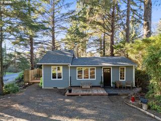 15 Ne KEENE Ave, Depoe Bay, OR 97341