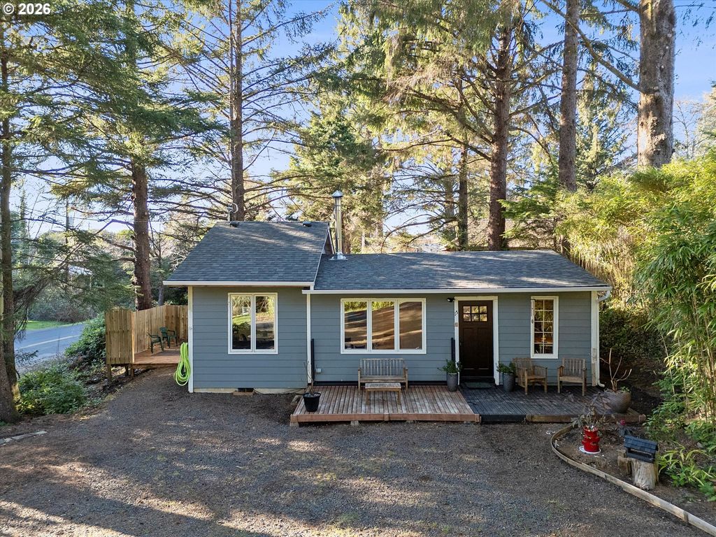 15 Ne KEENE Ave, Depoe Bay, OR 97341