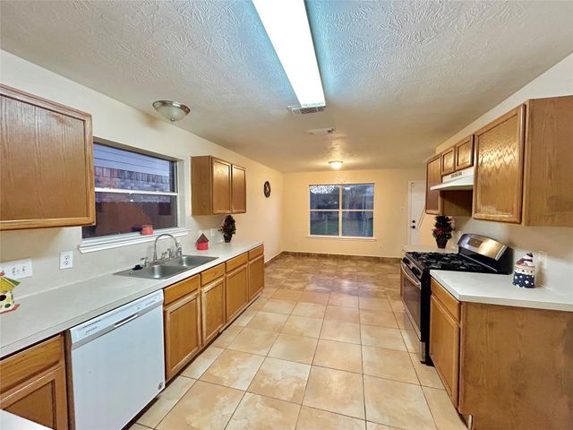 514 Regional Park Drive, Houston, TX 77060