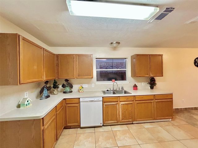 514 Regional Park Drive, Houston, TX 77060