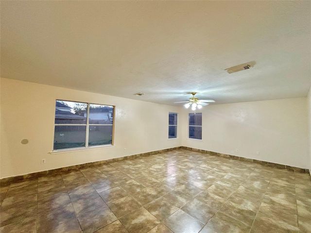 514 Regional Park Drive, Houston, TX 77060