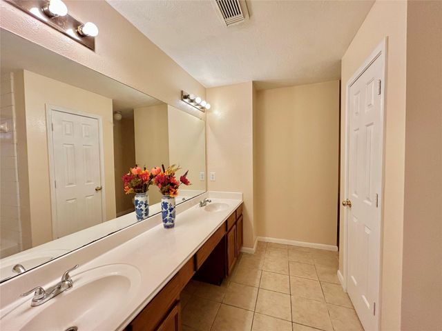 514 Regional Park Drive, Houston, TX 77060