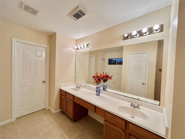 514 Regional Park Drive, Houston, TX 77060