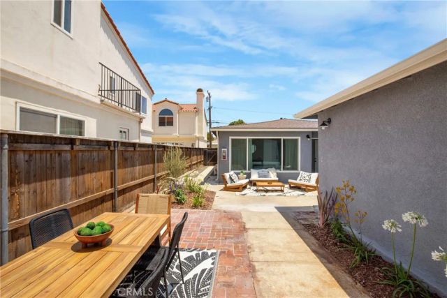 18506 Kingsdale Avenue, Redondo Beach, CA 90278